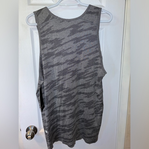 Men’s Lululemon Metal Vent Breathe Tank - Picture 2 of 4